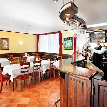Milan Vopicka Hotel Hluboka nad Vltavou