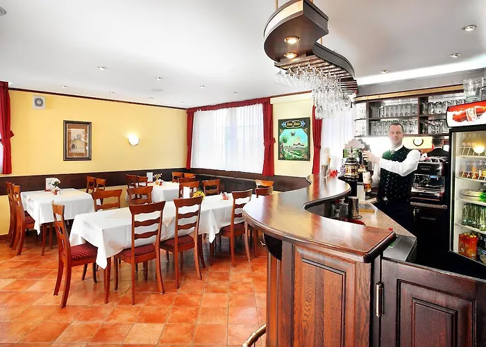 Milan Vopicka Otel Hluboká nad Vltavou